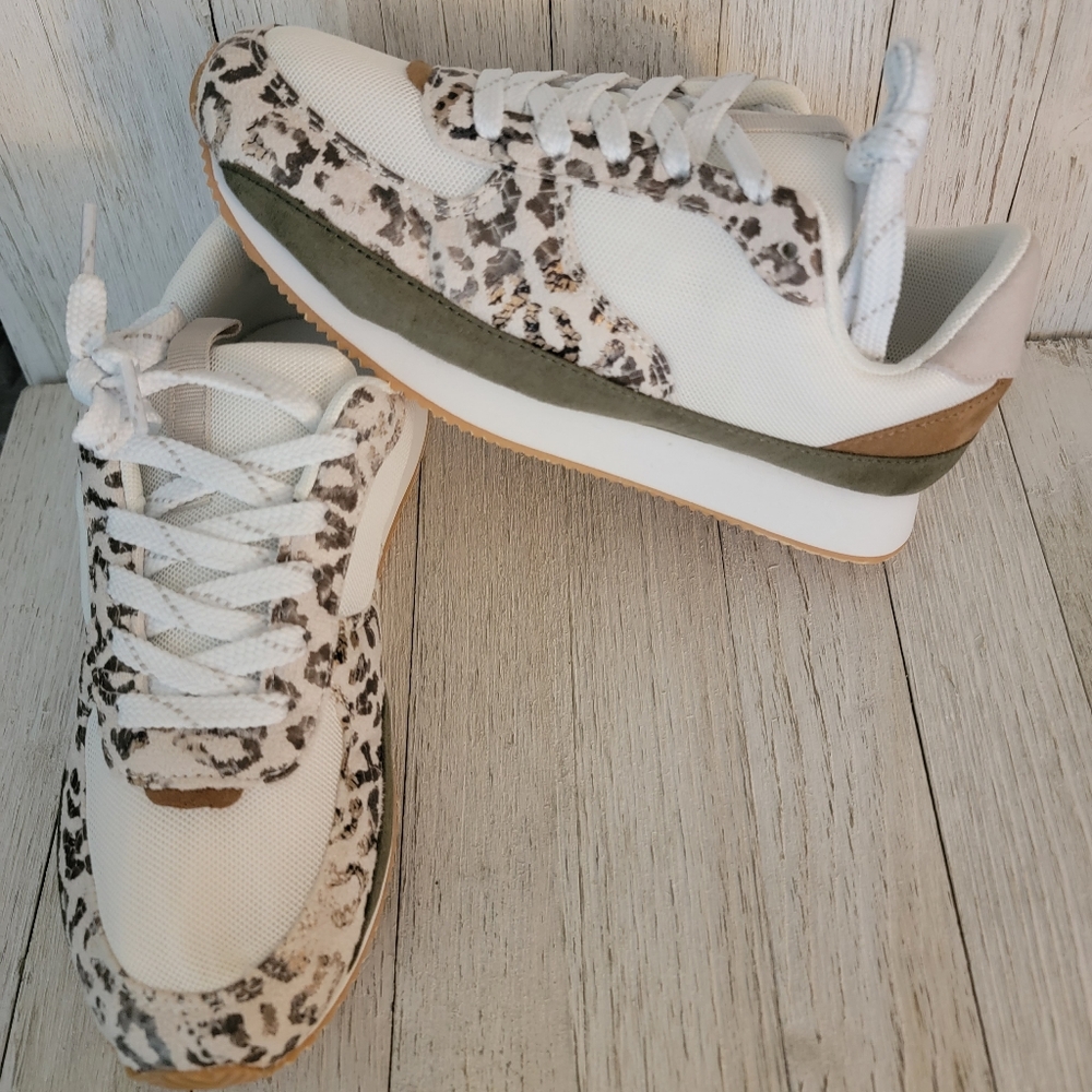 50% OFF SALE-GYPSY JAZZ/ VERY G- RUNNER CREAM LEOPARD SNEAKERS - Picture 1 of 6